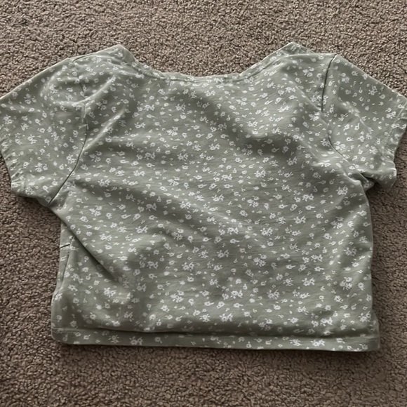 Tilly’s Light Green Low Cut Top - Picture 2 of 3